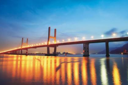 利用无线通信技术对桥梁进行实时的安全结构监测，顺利获得边缘计算网关BMG700无线通信设备，实时获取桥梁的温湿度、桥面负载、关键结构点形变、受力、环境等关键参数，建立一套智慧桥梁健康监测系统。