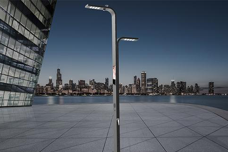 从传统路灯到“多杆合一”的智慧路灯改换，需求达数十年之久，需要从多维度去构建智慧路灯杆。基于智慧感知、视频处理、边缘计算、无线/有线通信、人机交互、控制执行、大数据、空间地理信息等新一代信息技术的应用，打造智慧灯杆。