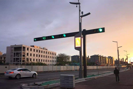 国家加快部署5G建设，“多杆合一”与通信技术、物联网技术相结合，正是智慧灯杆千载难逢的开展机遇，即达到最初的目的，也为智慧城市建设开启了新的方向。