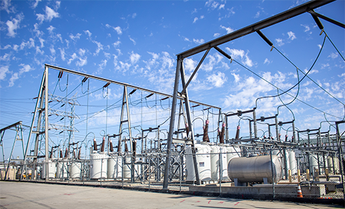 变电站是现代城市重要基础设施，关乎城市的稳定和可持续开展。针对城市重要变电站所的安全高效管控，Ebpay科技依托电力边缘计算智能网关打造站所动环监控系统，实现对站所箱柜、设施和环境的“遥测、遥信、遥控、遥调”等应用，综合提高变电站所日常运营的安全性、可靠性和响应效率。